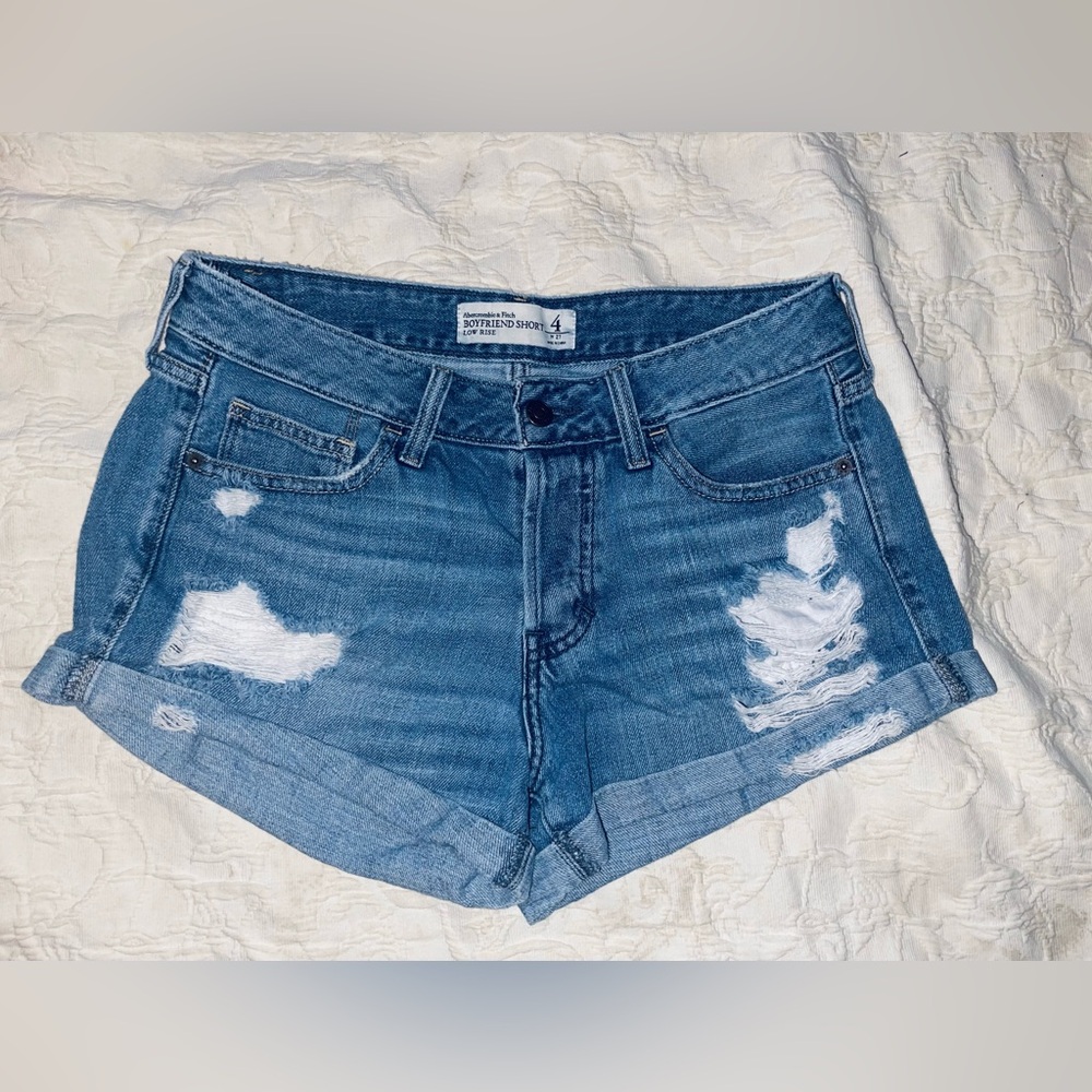 A&F shorts ripped sz 4